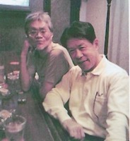 北森鴻先生と岡本信人氏の写真